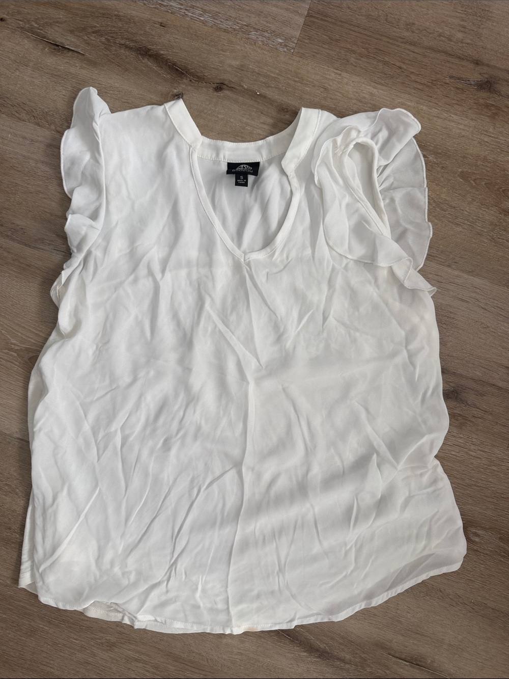 bobeau White V-Neck Ruffle Sleeve Blouse
